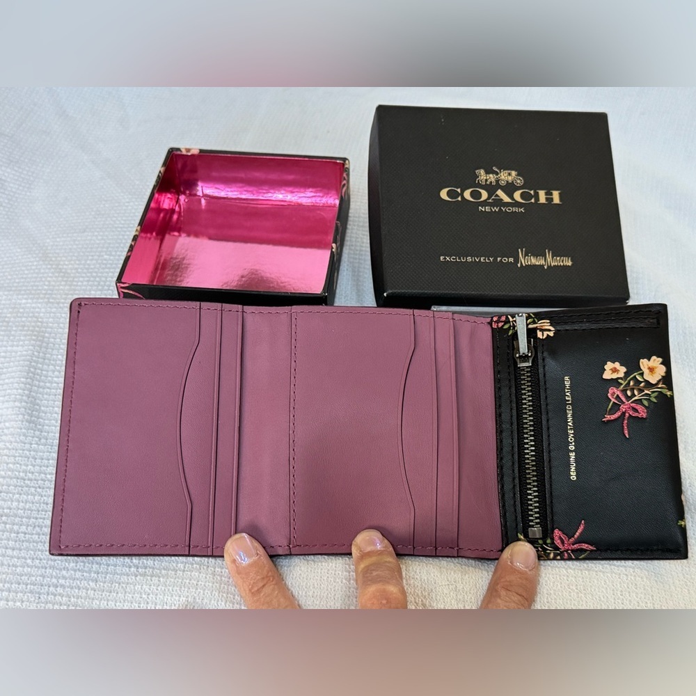 Coach Trifold Leather Wallet with Matching Box with Gold Lettering NWT! - Picture 10 of 16